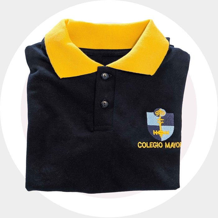 Polera tipo polo unisex, parte del uniforme del Colegio Mayor. Comodidad y estilo para el uso escolar diario.
